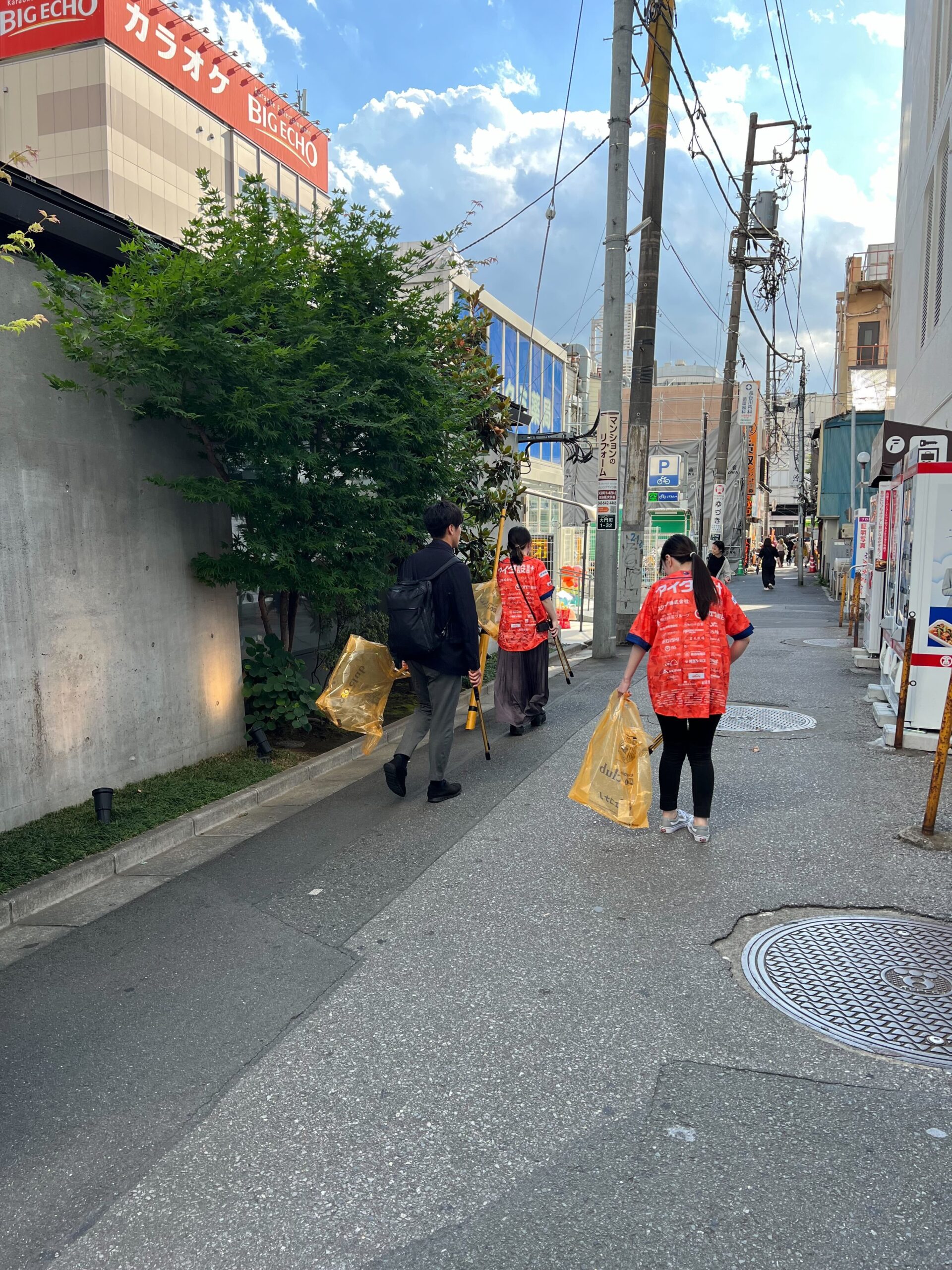 大宮クリーン大作戦　高島屋裏清掃中のコワーキングスペース24スタッフ